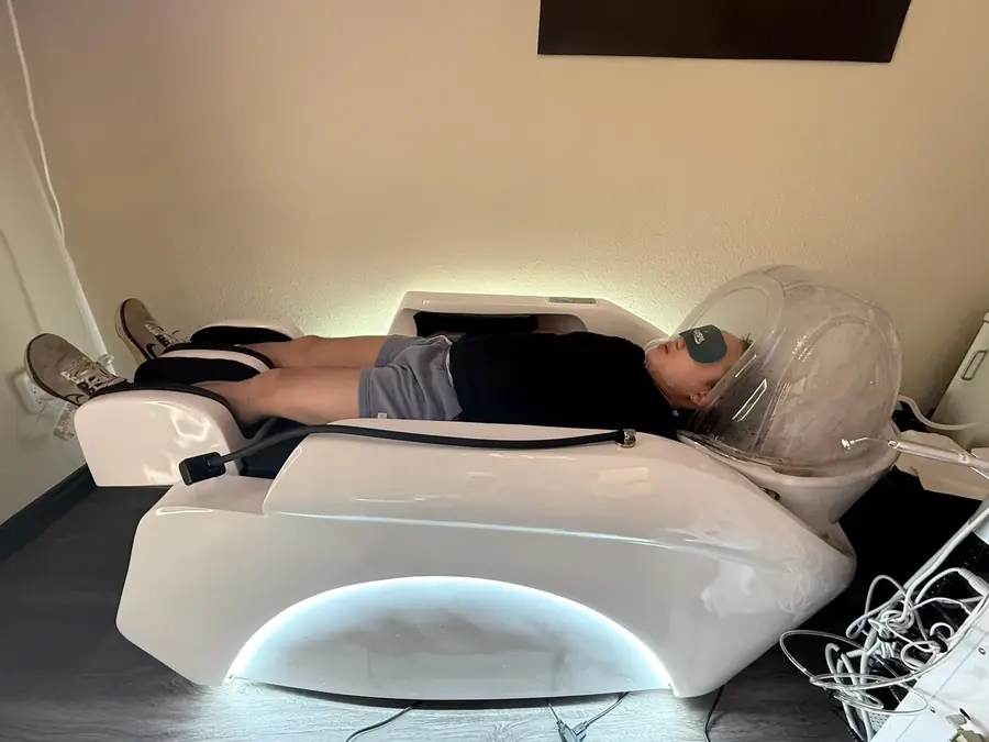 Wide salon floor view